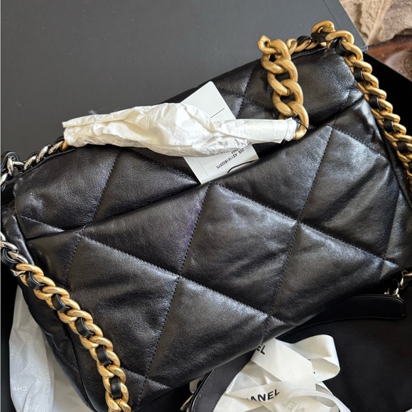 Chanel 19 Shoulder Bag - Picture 4 of 13